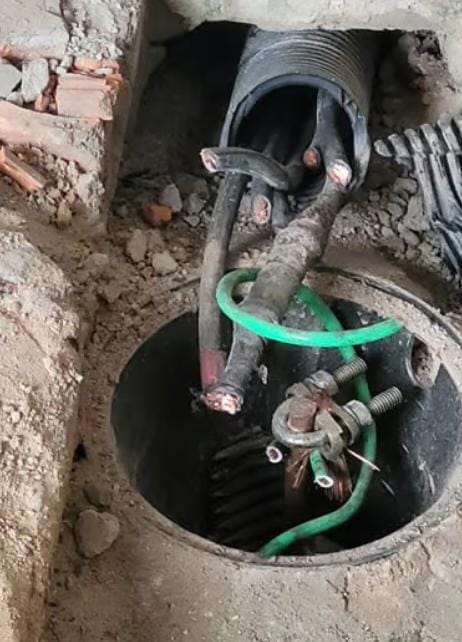 Fiação inteira de cobre é roubada de loja no bairro 6 de Agosto Fiação inteira de cobre é roubada de loja no bairro 6 de Agosto