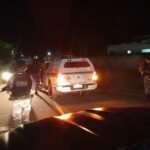 Homem avança com faca contra PMs e é detido com tiro de bala de borracha em Cruzeiro do Sul