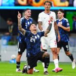Argentina faz virada épica nos acréscimos e bate Inglaterra rumo à final