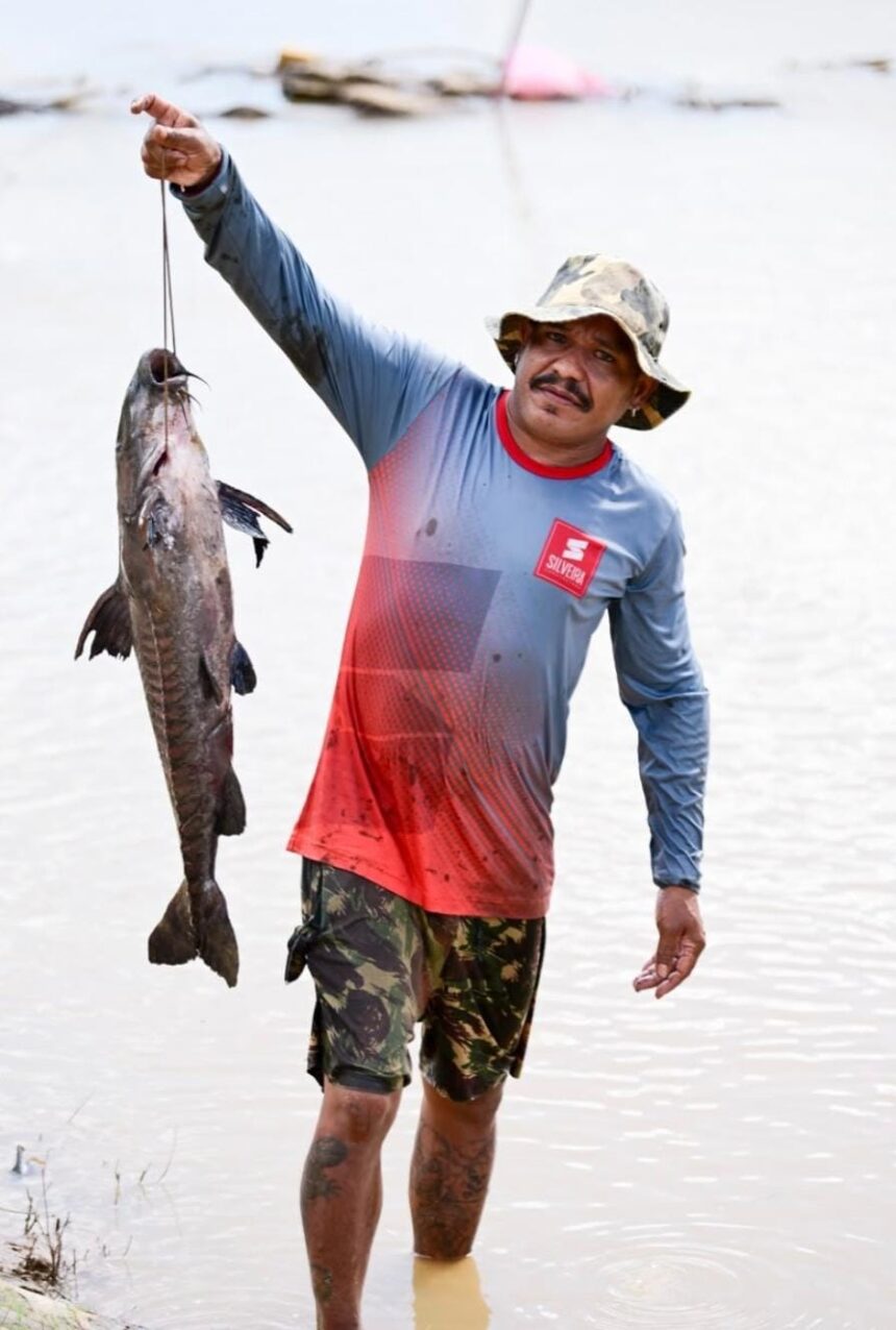 No Rio Acre, pescador do Seis de Agosto pega cuiú‑cuiú e segue herança do avô