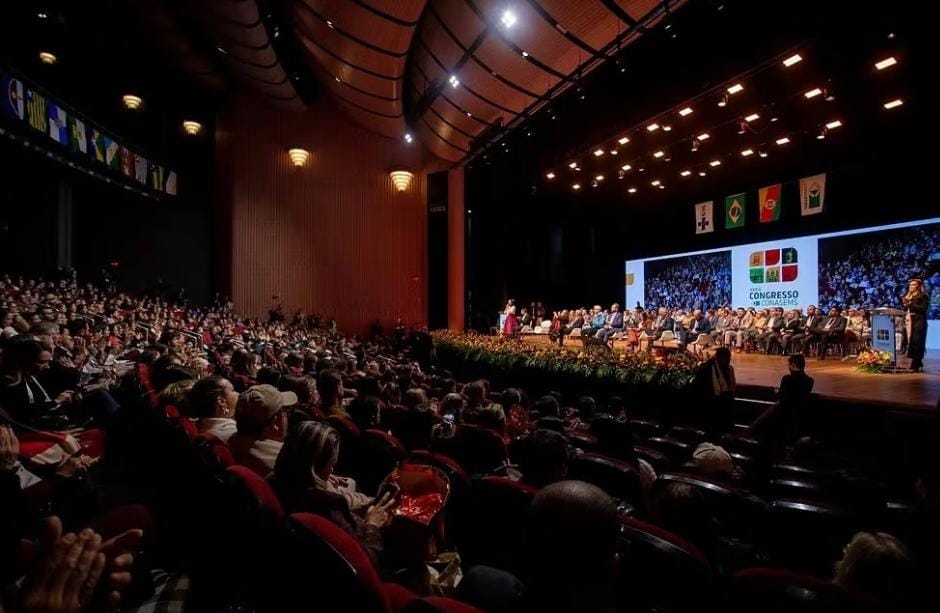 Projeto leva sorrisos aos rincões e dá prêmio nacional a Mâncio Lima Projeto leva sorrisos aos rincões e dá prêmio nacional a Mâncio Lima