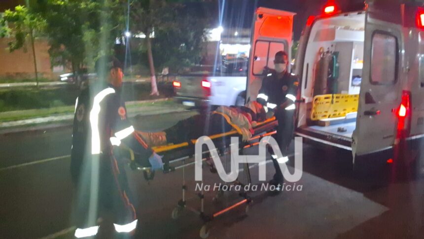 Jovem fica ferida após perder o controle de motocicleta e cair na Via Parque, em Rio Branco