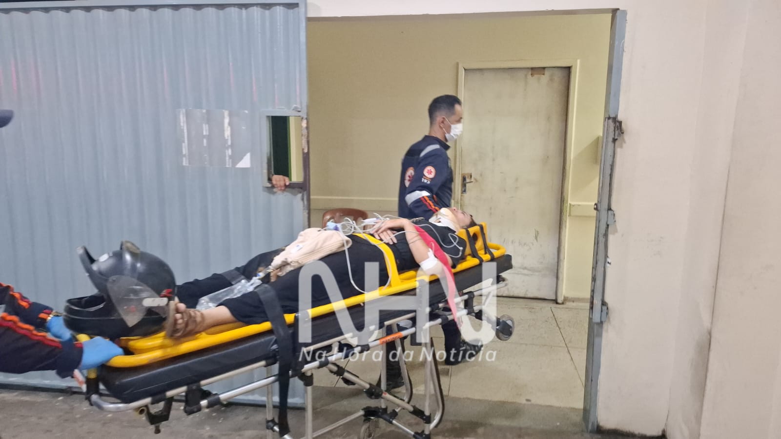 Jovem fica ferida após perder o controle de motocicleta e cair na Via Parque, em Rio Branco