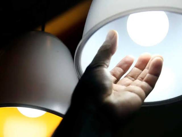 Aprovado às pressas, texto adiciona regras que podem encarecer ainda mais a luz