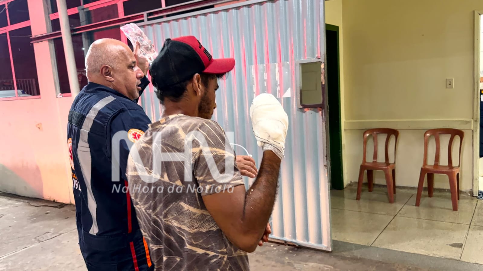 Colono tem dedos esmagados em máquina de fazer farinha na zona rural de Rio Branco e é socorrido ao pronto-socorro