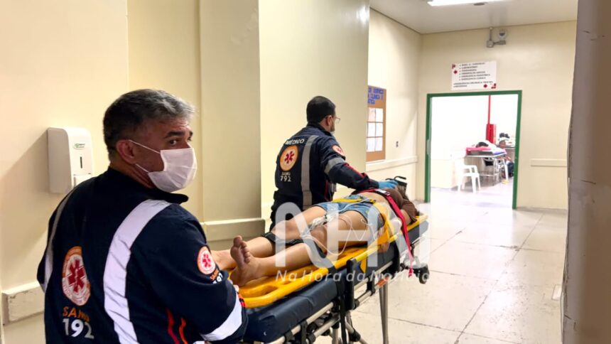 Ciclistas colidem contra ônibus e são socorridas ao pronto-socorro; jovem de 18 anos precisou ser entubada em Rio Branco Ciclistas colidem contra ônibus e são socorridas ao pronto-socorro; jovem de 18 anos precisou ser entubada em Rio Branco