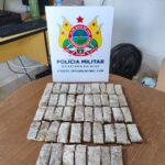 PMAC apreende 47 tabletes de maconha escondidos em sacas de ração durante fiscalização em Santa Rosa do Purus