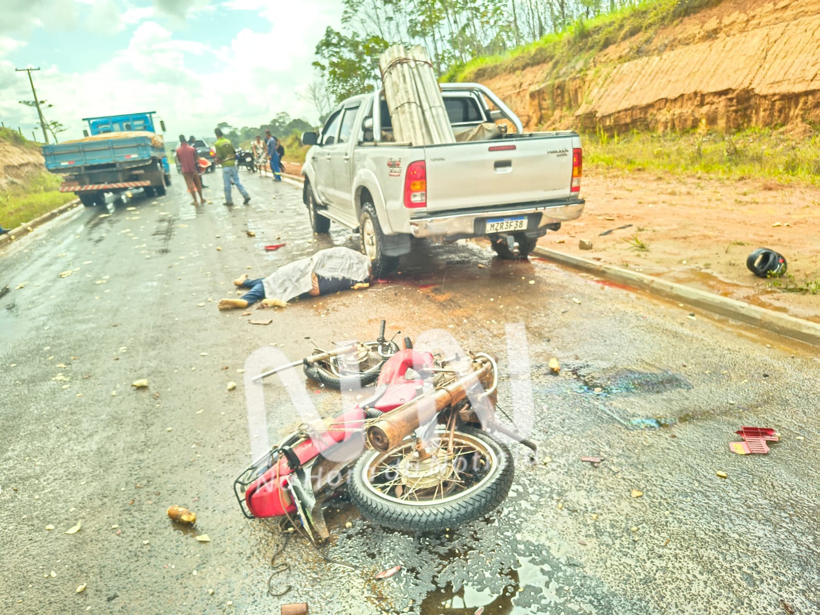 Motociclista morre após colisão frontal com caminhonete em ramal de Porto Acre