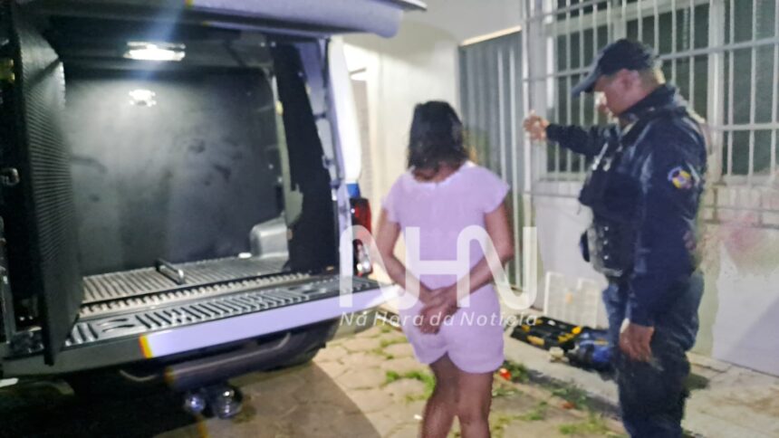 Mulher é presa em flagrante por furto de mercadorias em loja do Via Verde Shopping, em Rio Branco