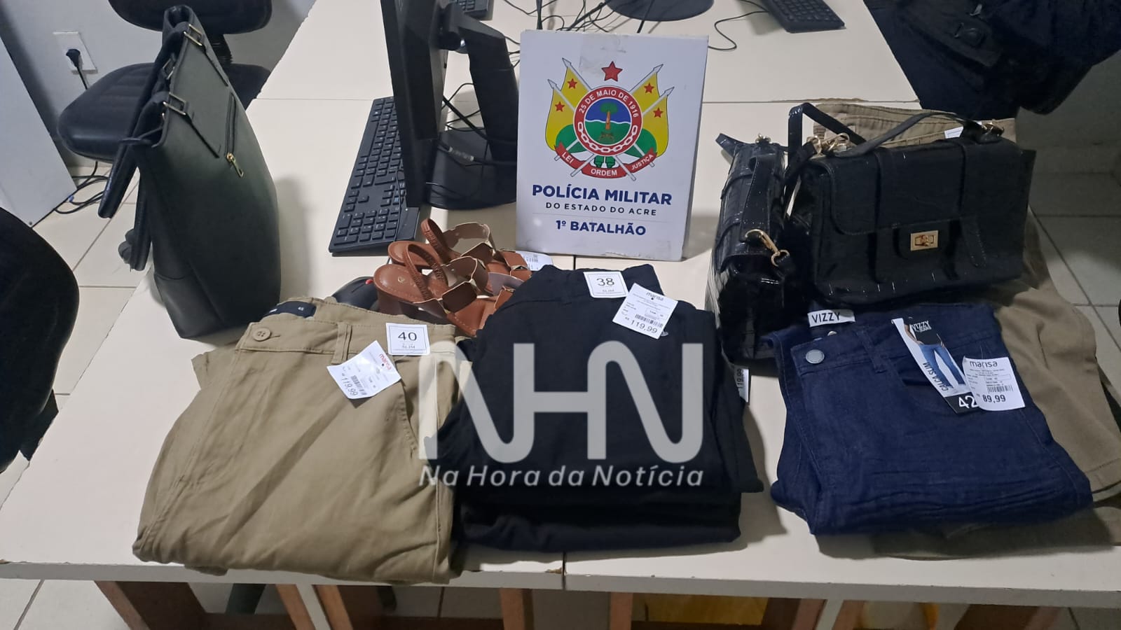 Mulher é presa em flagrante por furto de mercadorias em loja do Via Verde Shopping, em Rio Branco