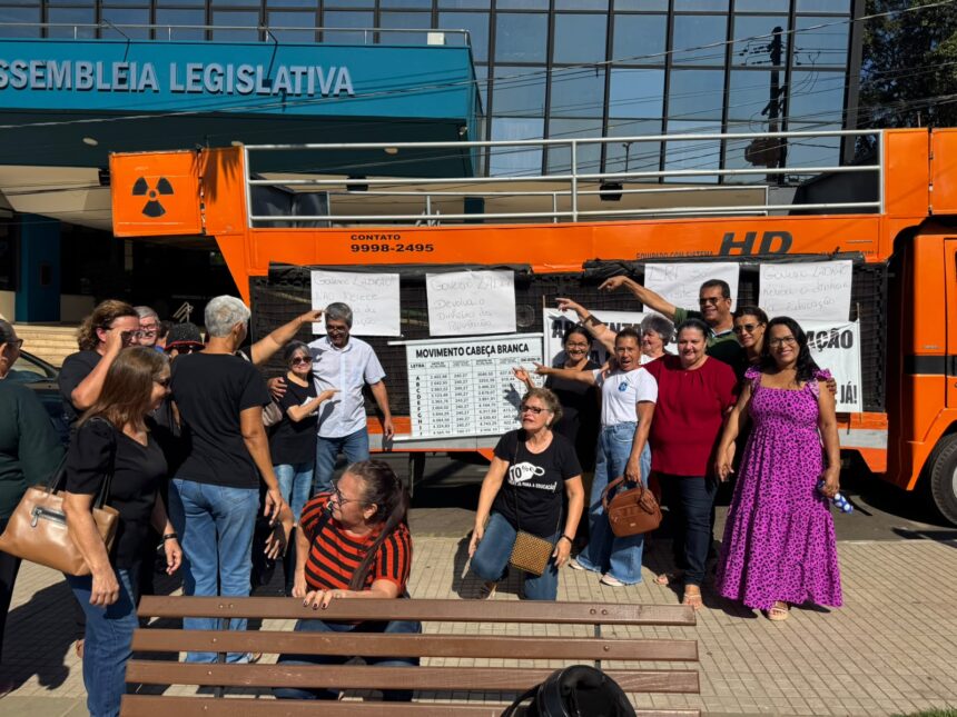 Trabalhadores da Educação protestam no Palácio Rio Branco e garantem reunião com governadora após mobilização Trabalhadores da Educação protestam no Palácio Rio Branco e garantem reunião com governadora após mobilização