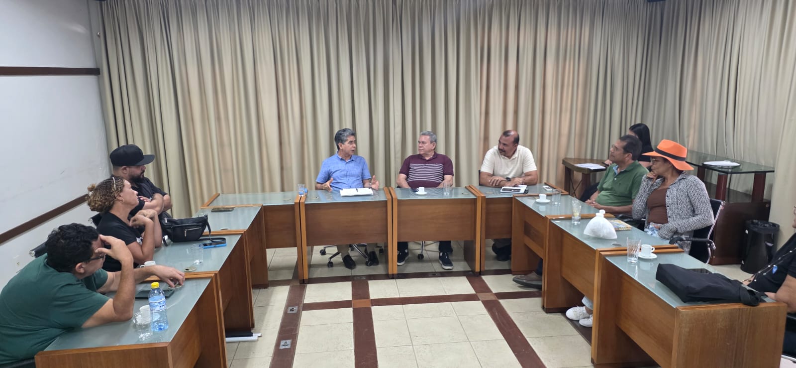 Trabalhadores da Educação protestam no Palácio Rio Branco e garantem reunião com governadora após mobilização Trabalhadores da Educação protestam no Palácio Rio Branco e garantem reunião com governadora após mobilização