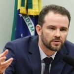 “Não vamos usar o termo retaliação, mas avaliamos reciprocidade”, diz Durigan sobre tarifas dos EUA “Não vamos usar o termo retaliação, mas avaliamos reciprocidade”, diz Durigan sobre tarifas dos EUA