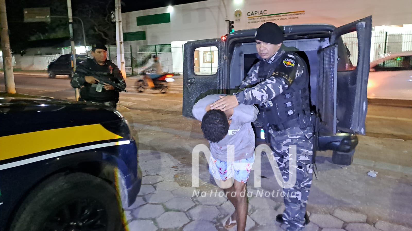 ROTAM desmonta ponto de tráfico, prende suspeito e apreende arma, drogas e munições em Rio Branco ROTAM desmonta ponto de tráfico, prende suspeito e apreende arma, drogas e munições em Rio Branco