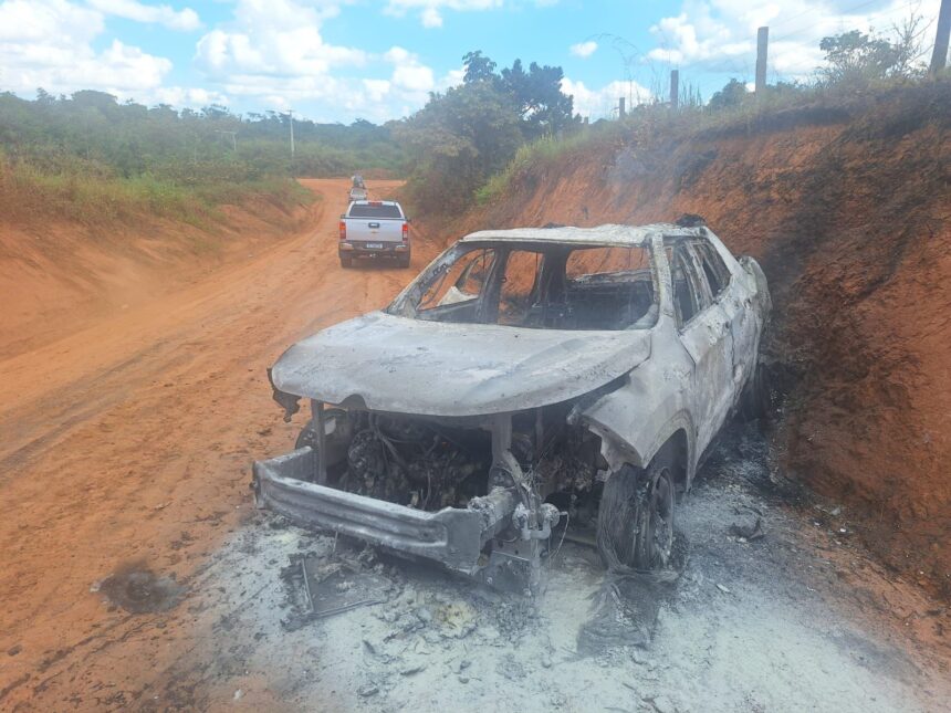 Caminhonete pega fogo e fica totalmente destruída na zona rural de Brasiléia; antigo proprietário assume prejuízo de R$ 80 mil