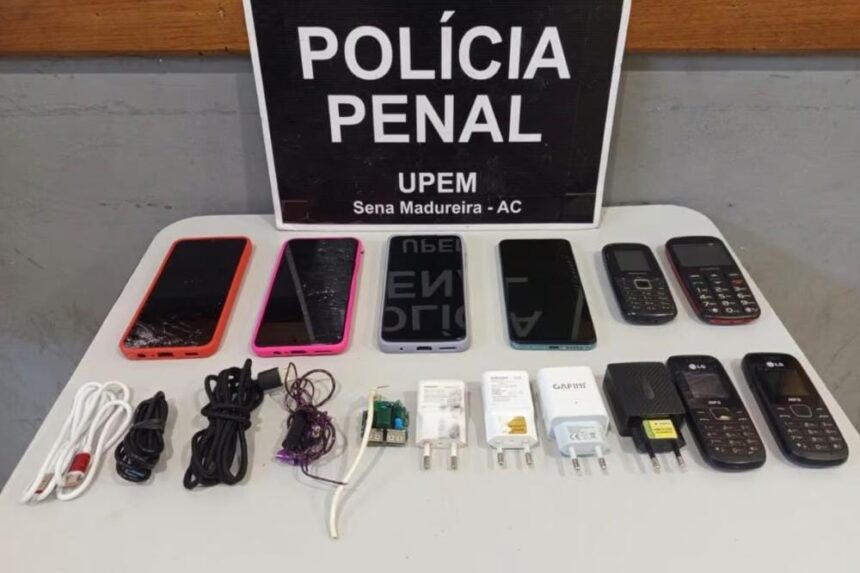 Polícia Penal apreende celulares lançados em presídio de Sena Madureira Polícia Penal apreende celulares lançados em presídio de Sena Madureira