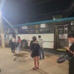 Ônibus quebra no centro de Rio Branco e deixa passageiros na rua