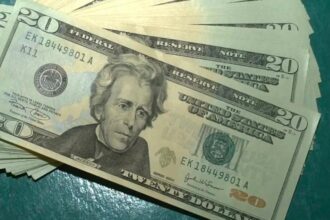 Mercado reage a tarifas e tensões; dólar fica em R$ 5,08 Mercado reage a tarifas e tensões; dólar fica em R$ 5,08