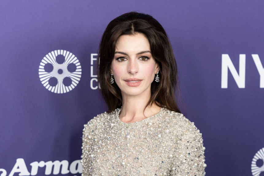 Grávida aos 43 anos, Anne Hathaway revela se terceira gestação foi planejada Grávida aos 43 anos, Anne Hathaway revela se terceira gestação foi planejada