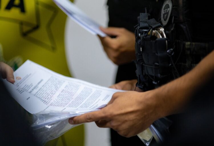 Homem é preso por engano no Acre e solto após Defensoria identificar erro em mandado de prisão