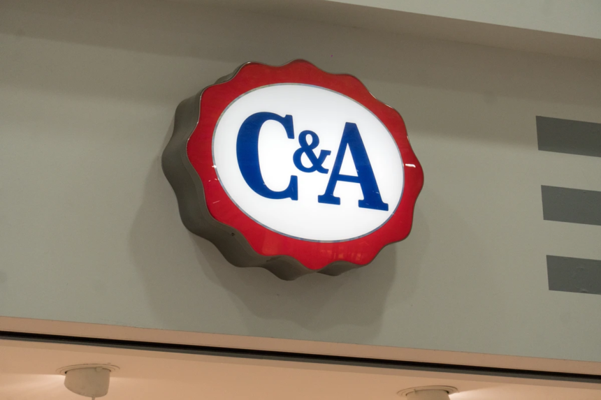 C&A é condenada a pagar R$ 20 mil a cliente seguida por segurança em loja por causa da cor da pele