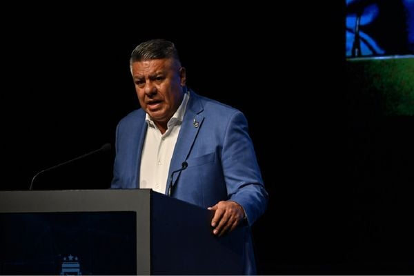 FBI confisca celular de presidente da Associação Argentina de Futebol FBI confisca celular de presidente da Associação Argentina de Futebol