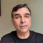 Bolsonaro contradiz Flávio e diz a Moraes que filho leu carta em live sem autorização