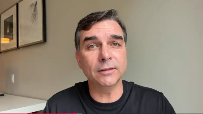Bolsonaro contradiz Flávio e diz a Moraes que filho leu carta em live sem autorização Bolsonaro contradiz Flávio e diz a Moraes que filho leu carta em live sem autorização