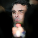 O que Flávio não explicou sobre os R$ 500 mil que recebeu de empresa ligada ao Master O que Flávio não explicou sobre os R$ 500 mil que recebeu de empresa ligada ao Master