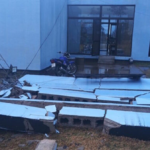 Mulher morre atingida por chapa de metal durante temporal em Salto, no Uruguai