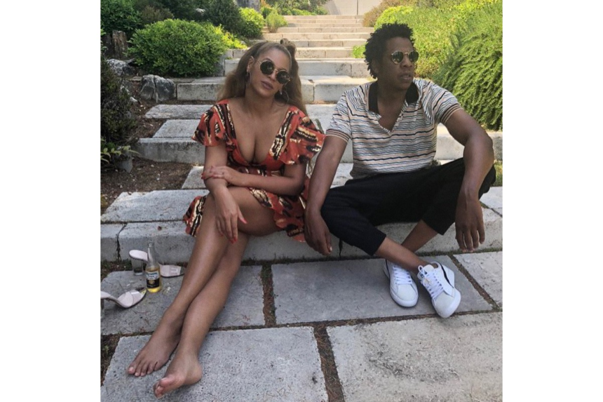 Homem joga carro no portão da mansão de Beyoncé e acaba preso Homem joga carro no portão da mansão de Beyoncé e acaba preso