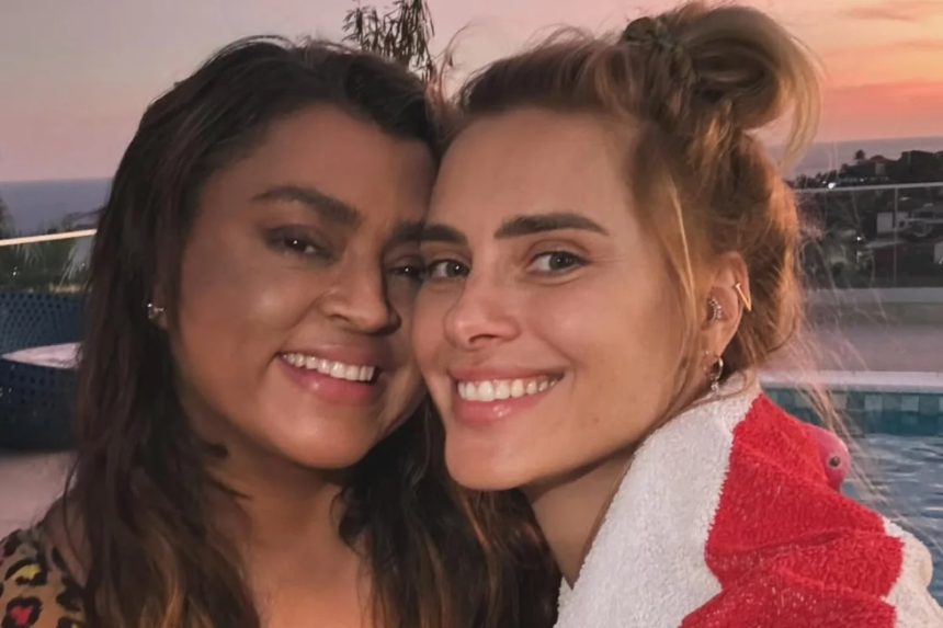 Famosos apoiam Carolina Dieckmmann após desabafo sobre Preta Gil Famosos apoiam Carolina Dieckmmann após desabafo sobre Preta Gil