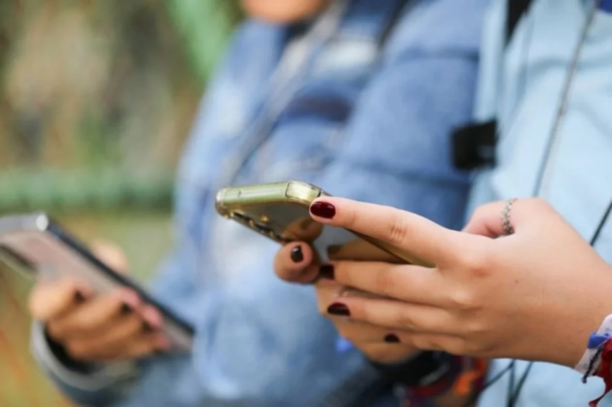 Justiça manda empresa pagar o dobro do valor de celular não entregue