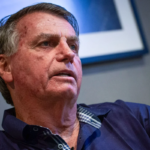 Bolsonaro sofreu crise de soluços por 36 horas seguidas, diz relatório