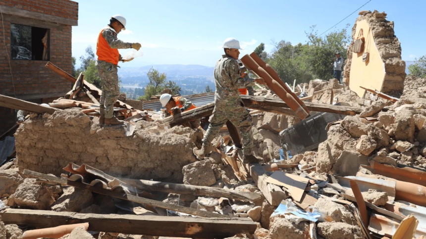 Terremoto deixa ao menos seis mortos e 32 feridos no Peru Terremoto deixa ao menos seis mortos e 32 feridos no Peru