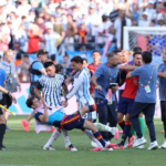 Atletas e comissão da Argentina agridem espanhóis após perderem final Atletas e comissão da Argentina agridem espanhóis após perderem final