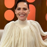 Leticia Colin é internada para fazer exames e preocupa fãs Leticia Colin é internada para fazer exames e preocupa fãs