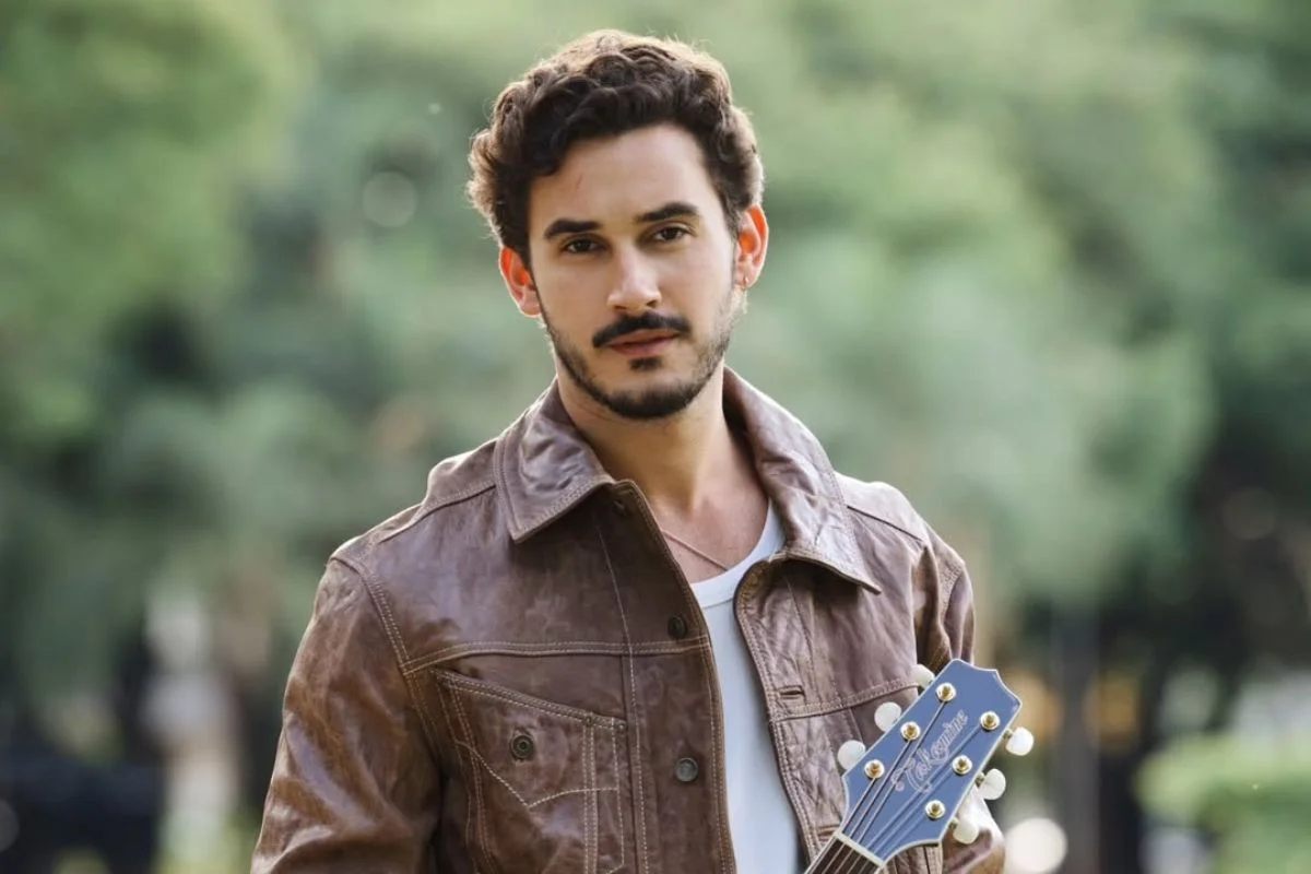 Filipe Bragança celebra fim de gravações de novela após climão com Isadora Cruz Filipe Bragança celebra fim de gravações de novela após climão com Isadora Cruz