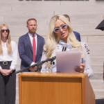 Internato onde Paris Hilton diz ter sofrido abusos perde licença: ‘Algo que sonho há tanto tempo’ Internato onde Paris Hilton diz ter sofrido abusos perde licença: ‘Algo que sonho há tanto tempo’