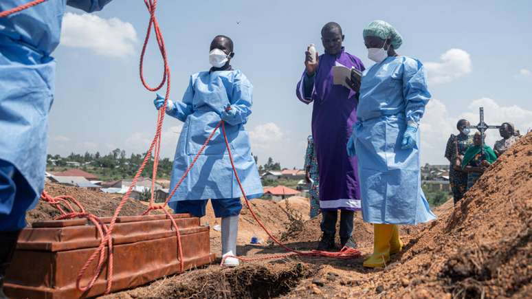 Surto de ebola na República Democrática do Congo se propaga em velocidade inédita, diz agência de saúde