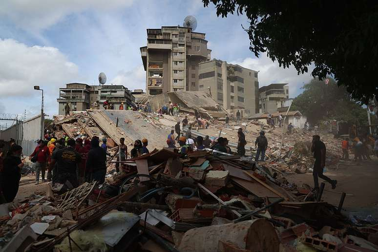 Número de mortos em terremotos na Venezuela chega a quase 4.500 Número de mortos em terremotos na Venezuela chega a quase 4.500