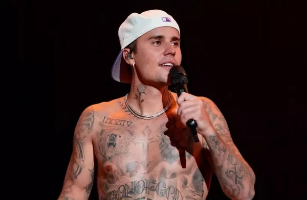 Justin Bieber libera shows completos do Coachella 2026 no YouTube pela primeira vez