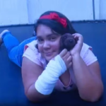 Mulher que fingia ser adolescente com câncer é indiciada por aplicar golpe em grupo de oração Mulher que fingia ser adolescente com câncer é indiciada por aplicar golpe em grupo de oração