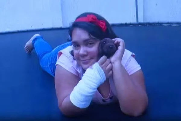 Mulher que fingia ser adolescente com câncer é indiciada por aplicar golpe em grupo de oração