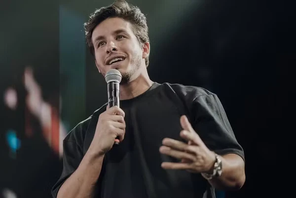 Lembra dele? Ex-galã da Globo abandona novelas e vira missionário de igreja Lembra dele? Ex-galã da Globo abandona novelas e vira missionário de igreja