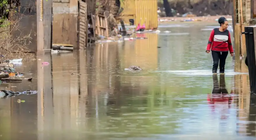 Chuva forte impõe emergência e deixa rastro de destruição em cidade do RS Chuva forte impõe emergência e deixa rastro de destruição em cidade do RS
