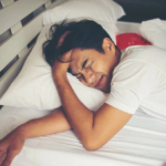 Dormir mal pode fazer seu próprio sistema imunológico atacar o organismo, alerta especialista