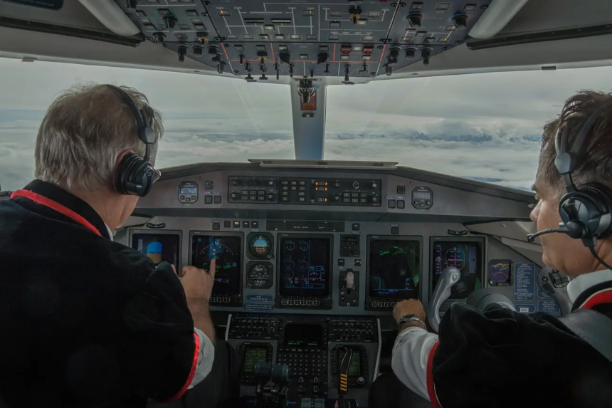 Piloto de avião ‘sentiu calafrio’ ao ver luzes no céu se deslocando rapidamente no PR