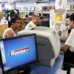 Demitidos das Casas Bahia voltam à folha, mas emprego ainda não está garantido Demitidos das Casas Bahia voltam à folha, mas emprego ainda não está garantido