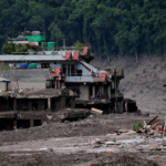 “Parecia um ciclone”: sobreviventes relatam terror de enchente devastadora no Nepal “Parecia um ciclone”: sobreviventes relatam terror de enchente devastadora no Nepal